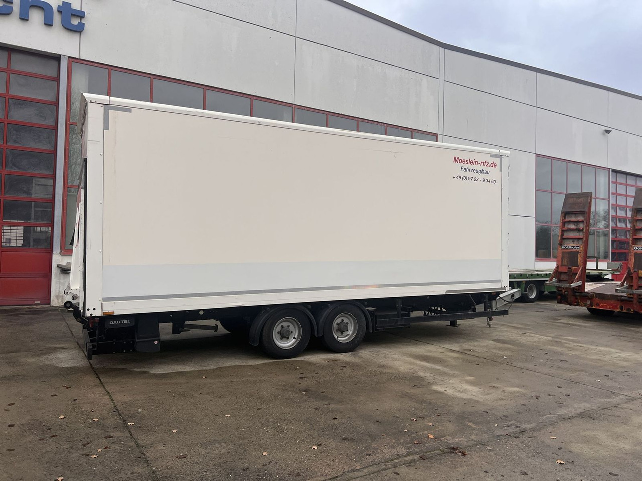 Möslein Tandem Koffer mit Ladebordwand 1,5 t + Durchlad - Umpikori perävaunu: kuva Möslein Tandem Koffer mit Ladebordwand 1,5 t + Durchlad - Umpikori perävaunu Möslein Tandem Koffer mit Ladebordwand 1,5 t + Durchlad - Umpikori perävaunu: kuva Möslein Tandem Koffer mit Ladebordwand 1,5 t + Durchlad - Umpikori perävaunu