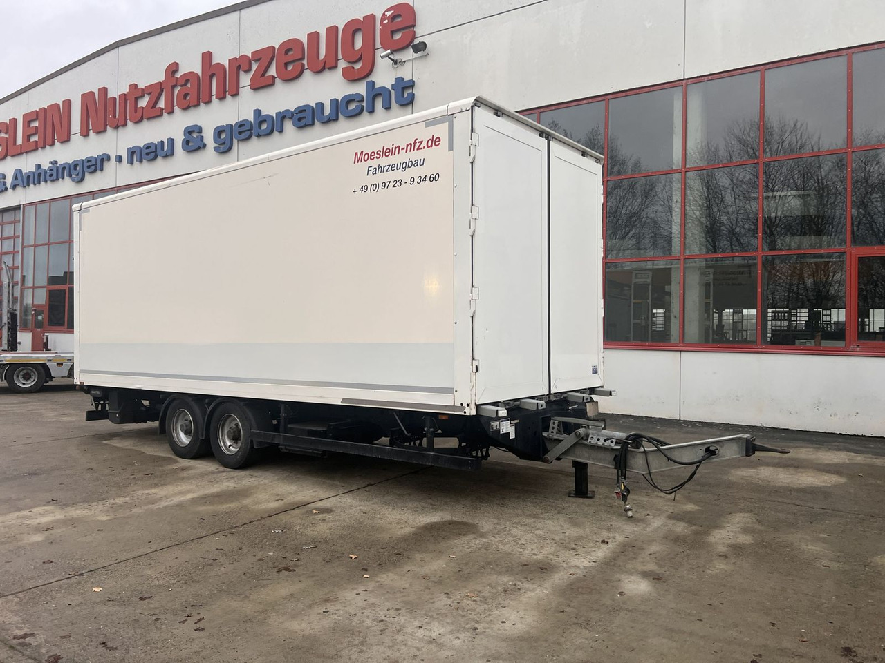 Möslein Tandem Koffer mit Ladebordwand 1,5 t + Durchlad - Umpikori perävaunu: kuva Möslein Tandem Koffer mit Ladebordwand 1,5 t + Durchlad - Umpikori perävaunu Möslein Tandem Koffer mit Ladebordwand 1,5 t + Durchlad - Umpikori perävaunu: kuva Möslein Tandem Koffer mit Ladebordwand 1,5 t + Durchlad - Umpikori perävaunu