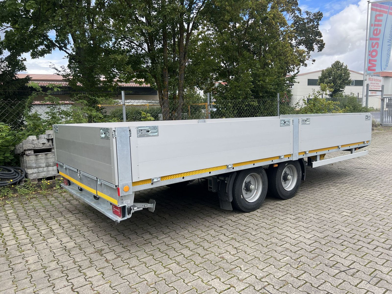 Möslein Tandem Pritsche- Tieflader mit Rungentaschen - Lavaperävaunu: kuva Möslein Tandem Pritsche- Tieflader mit Rungentaschen - Lavaperävaunu Möslein Tandem Pritsche- Tieflader mit Rungentaschen - Lavaperävaunu: kuva Möslein Tandem Pritsche- Tieflader mit Rungentaschen - Lavaperävaunu