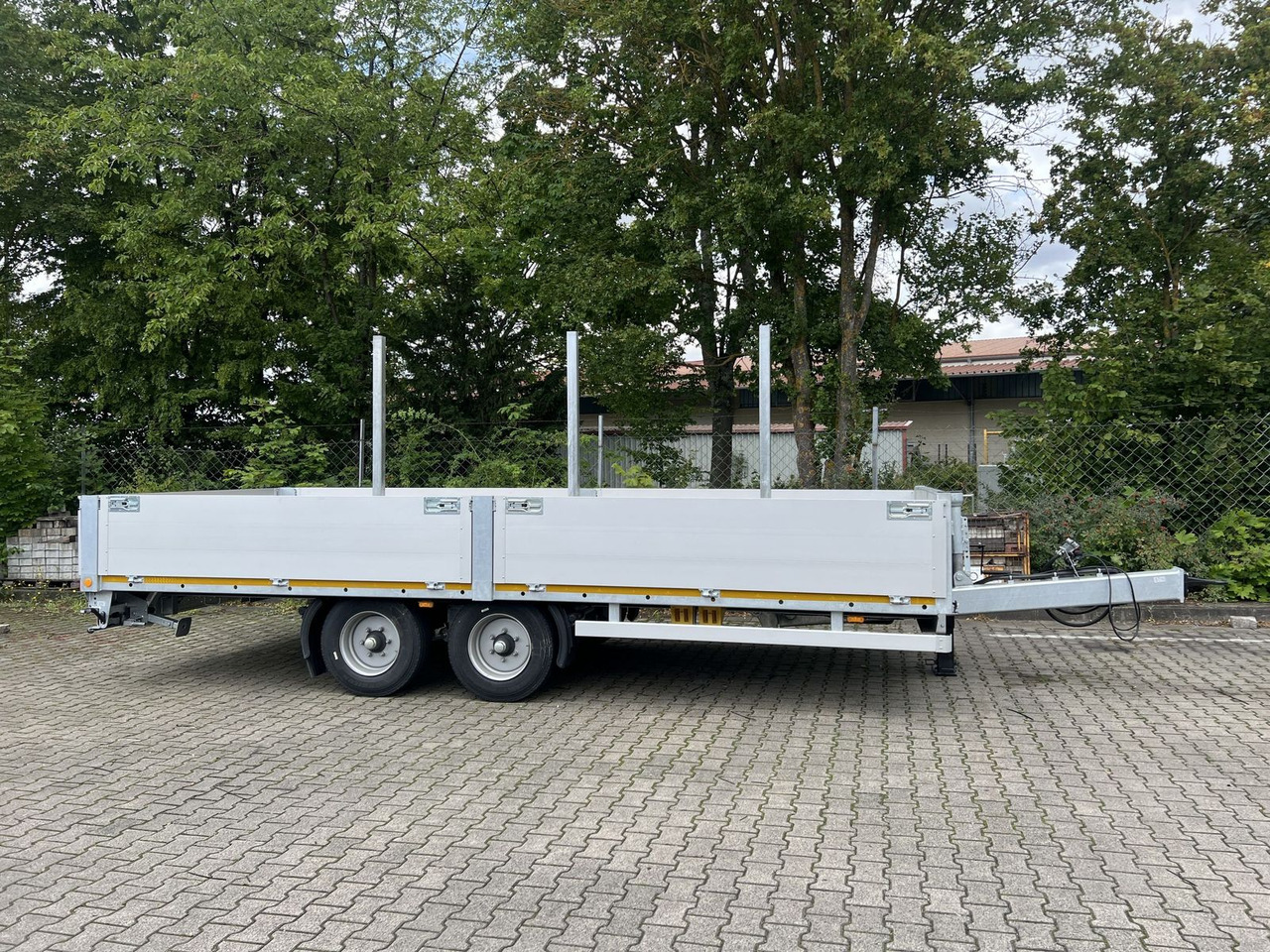 Möslein Tandem- Pritschenanhänger- Tieflader - Lavaperävaunu: kuva Möslein Tandem- Pritschenanhänger- Tieflader - Lavaperävaunu Möslein Tandem- Pritschenanhänger- Tieflader - Lavaperävaunu: kuva Möslein Tandem- Pritschenanhänger- Tieflader - Lavaperävaunu