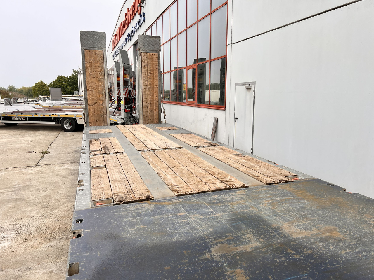 Müller Mitteltal D3 3 Achs Tieflader 9 m, Verzinkt, Wenig Benutzt - Apuvaunu perävaunu: kuva Müller Mitteltal D3 3 Achs Tieflader 9 m, Verzinkt, Wenig Benutzt - Apuvaunu perävaunu Müller Mitteltal D3 3 Achs Tieflader 9 m, Verzinkt, Wenig Benutzt - Apuvaunu perävaunu: kuva Müller Mitteltal D3 3 Achs Tieflader 9 m, Verzinkt, Wenig Benutzt - Apuvaunu perävaunu