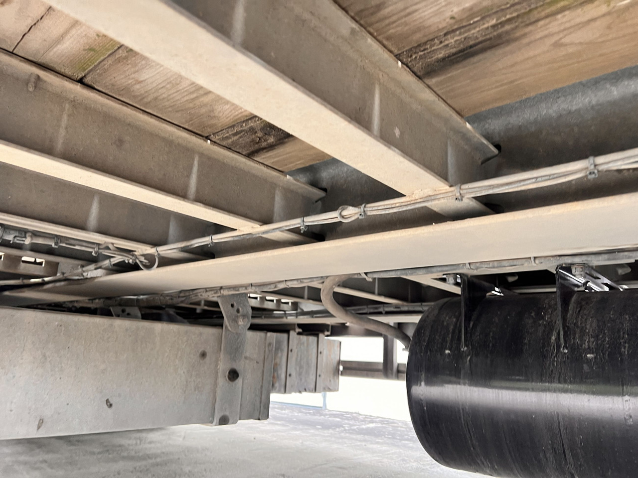 Müller Mitteltal D3 3 Achs Tieflader 9 m, Verzinkt, Wenig Benutzt - Apuvaunu perävaunu: kuva Müller Mitteltal D3 3 Achs Tieflader 9 m, Verzinkt, Wenig Benutzt - Apuvaunu perävaunu Müller Mitteltal D3 3 Achs Tieflader 9 m, Verzinkt, Wenig Benutzt - Apuvaunu perävaunu: kuva Müller Mitteltal D3 3 Achs Tieflader 9 m, Verzinkt, Wenig Benutzt - Apuvaunu perävaunu