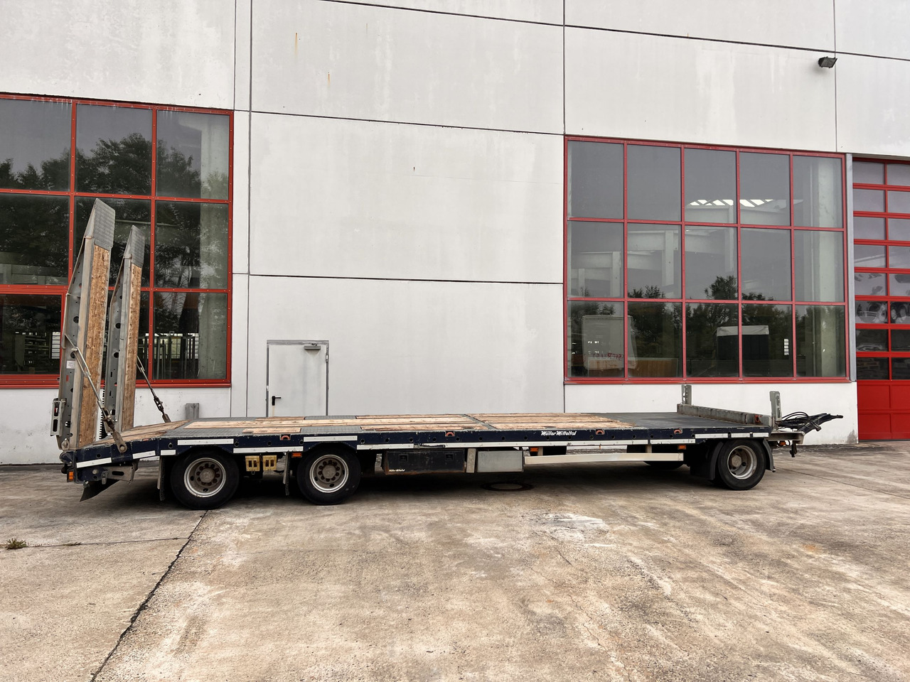 Müller Mitteltal D3 3 Achs Tieflader 9 m, Verzinkt, Wenig Benutzt - Apuvaunu perävaunu: kuva Müller Mitteltal D3 3 Achs Tieflader 9 m, Verzinkt, Wenig Benutzt - Apuvaunu perävaunu Müller Mitteltal D3 3 Achs Tieflader 9 m, Verzinkt, Wenig Benutzt - Apuvaunu perävaunu: kuva Müller Mitteltal D3 3 Achs Tieflader 9 m, Verzinkt, Wenig Benutzt - Apuvaunu perävaunu