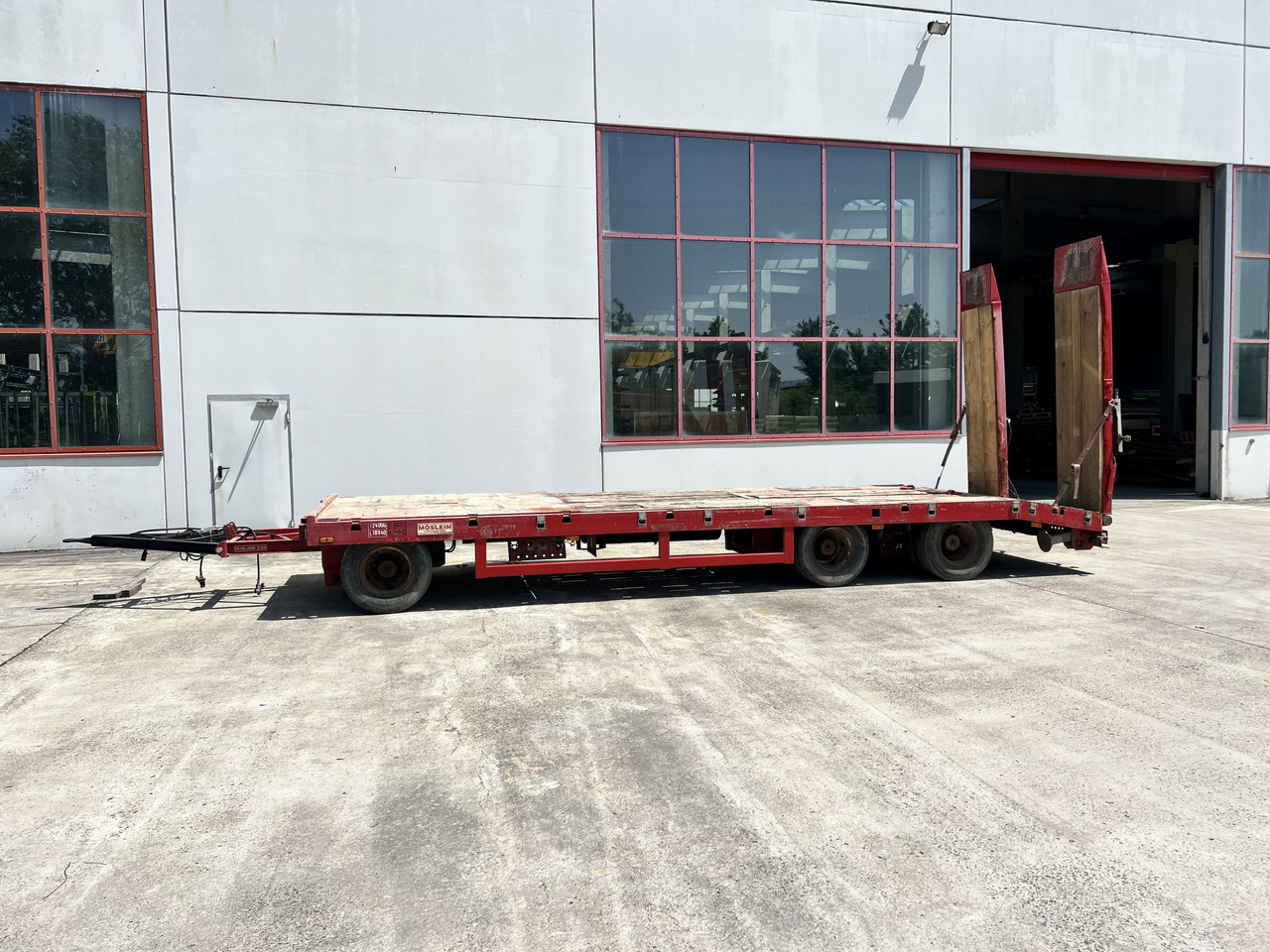 T3 3 Achs Tiefladeranhänger mit gerader Ladefläche - Apuvaunu perävaunu: kuva t3 3 Achs Tiefladeranhänger mit gerader Ladefläche - Apuvaunu perävaunu T3 3 Achs Tiefladeranhänger mit gerader Ladefläche - Apuvaunu perävaunu: kuva t3 3 Achs Tiefladeranhänger mit gerader Ladefläche - Apuvaunu perävaunu