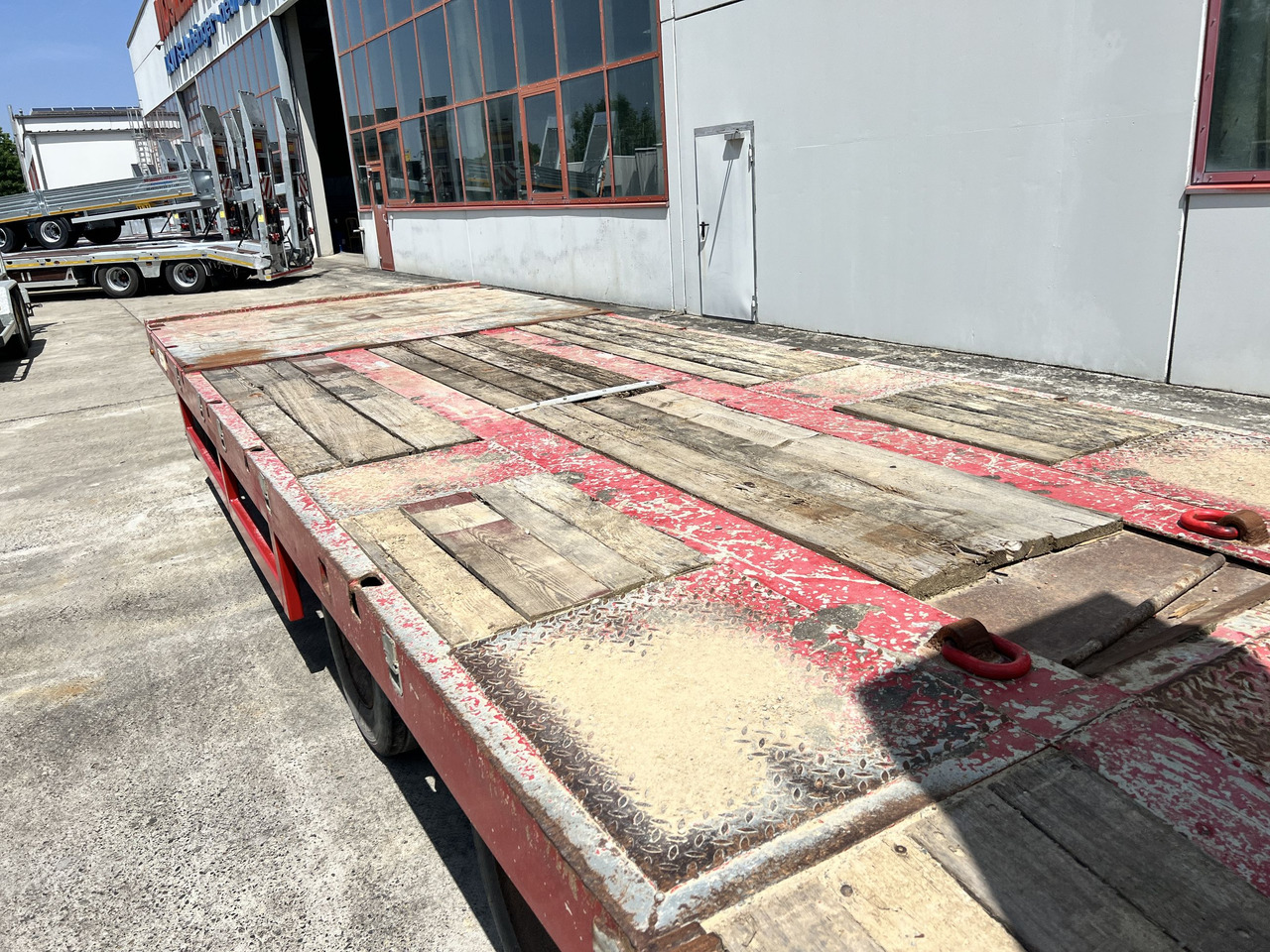 T3 3 Achs Tiefladeranhänger mit gerader Ladefläche - Apuvaunu perävaunu: kuva t3 3 Achs Tiefladeranhänger mit gerader Ladefläche - Apuvaunu perävaunu T3 3 Achs Tiefladeranhänger mit gerader Ladefläche - Apuvaunu perävaunu: kuva t3 3 Achs Tiefladeranhänger mit gerader Ladefläche - Apuvaunu perävaunu