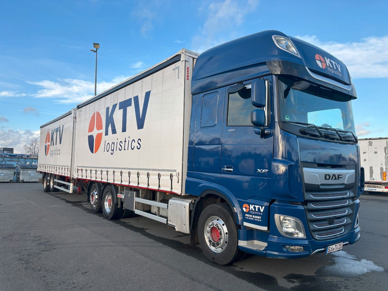 DAF SSC XF 480 Jumbo + Anh Wecon Staplerhalterung - Pressukapelli kuorma-auto, Pressukapelliperävaunu: kuva DAF SSC XF 480 Jumbo + Anh Wecon Staplerhalterung - Pressukapelli kuorma-auto, Pressukapelliperävaunu DAF SSC XF 480 Jumbo + Anh Wecon Staplerhalterung - Pressukapelli kuorma-auto, Pressukapelliperävaunu: kuva DAF SSC XF 480 Jumbo + Anh Wecon Staplerhalterung - Pressukapelli kuorma-auto, Pressukapelliperävaunu