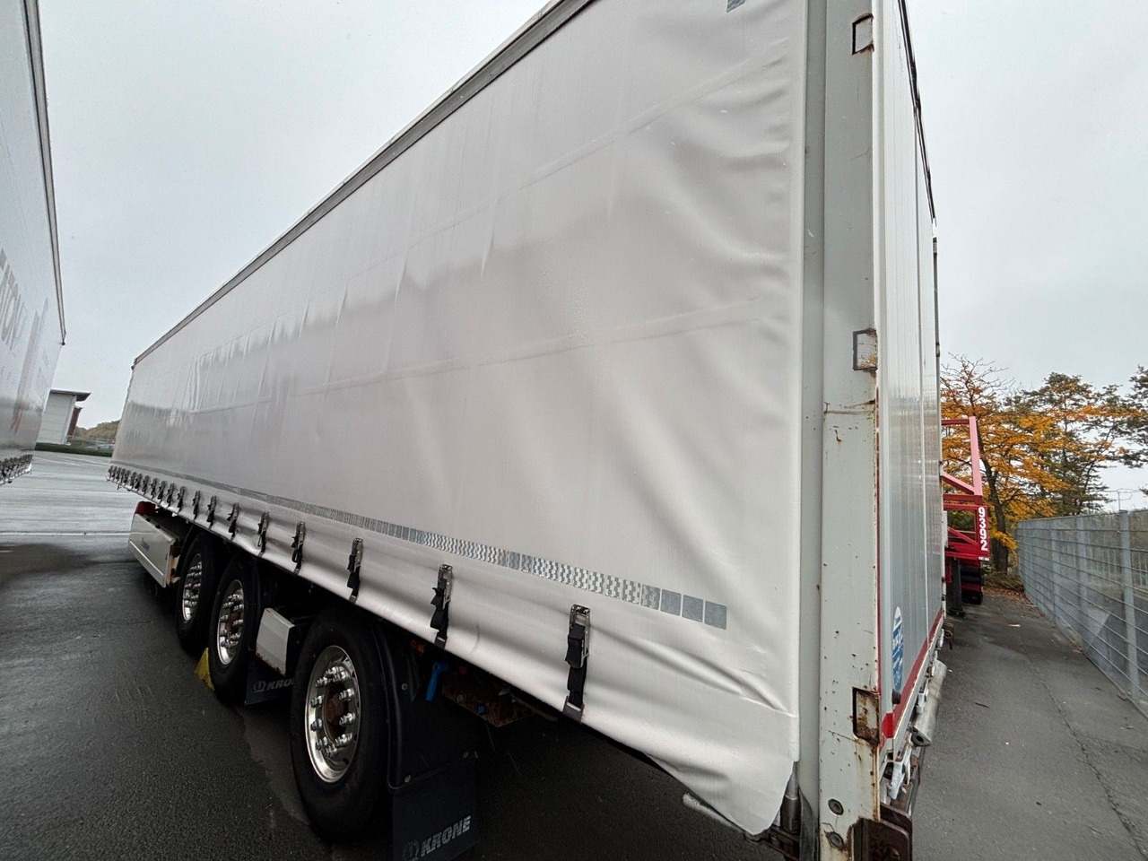 Krone SD Plane Mitnahmestapler Nachlaufachse - Pressukapellipuoliperävaunu: kuva Krone SD Plane Mitnahmestapler Nachlaufachse - Pressukapellipuoliperävaunu Krone SD Plane Mitnahmestapler Nachlaufachse - Pressukapellipuoliperävaunu: kuva Krone SD Plane Mitnahmestapler Nachlaufachse - Pressukapellipuoliperävaunu