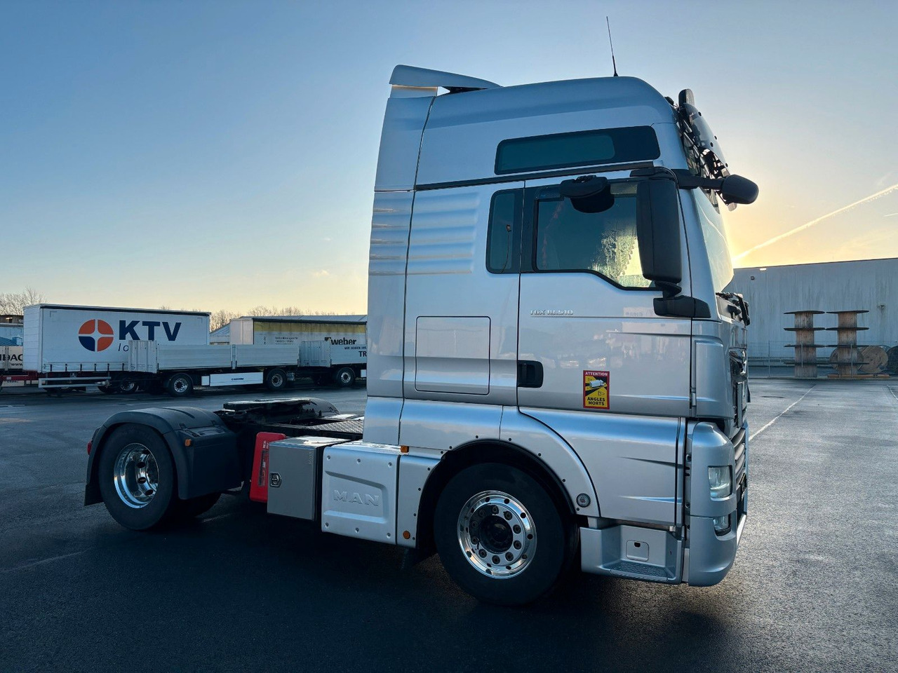 MAN TGX 18.510 XXL Retarder ACC LGS - Vetopöytäauto: kuva MAN TGX 18.510 XXL Retarder ACC LGS - Vetopöytäauto MAN TGX 18.510 XXL Retarder ACC LGS - Vetopöytäauto: kuva MAN TGX 18.510 XXL Retarder ACC LGS - Vetopöytäauto