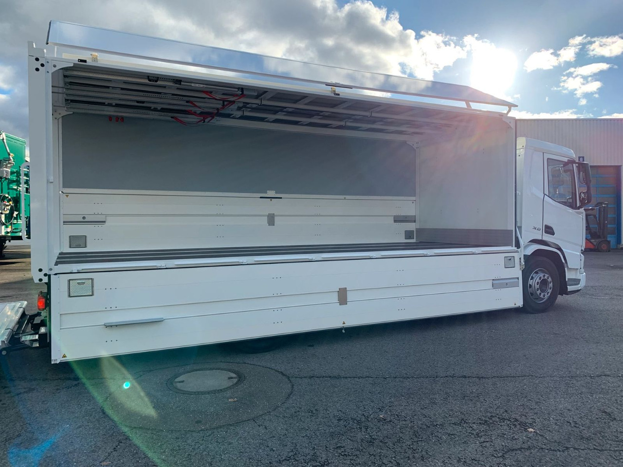 DAF FA XD 370 zikun Swing-Board-Aufbau - Juomien kuljetukseen kuorma-auto: kuva DAF FA XD 370 zikun Swing-Board-Aufbau - Juomien kuljetukseen kuorma-auto DAF FA XD 370 zikun Swing-Board-Aufbau - Juomien kuljetukseen kuorma-auto: kuva DAF FA XD 370 zikun Swing-Board-Aufbau - Juomien kuljetukseen kuorma-auto