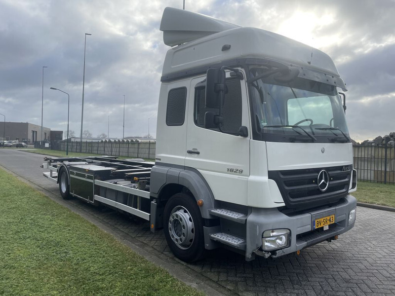 Mercedes-Benz Axor 1829 - Konttialus/ Vaihtokuormatilat kuorma-auto: kuva Mercedes-Benz Axor 1829 - Konttialus/ Vaihtokuormatilat kuorma-auto Mercedes-Benz Axor 1829 - Konttialus/ Vaihtokuormatilat kuorma-auto: kuva Mercedes-Benz Axor 1829 - Konttialus/ Vaihtokuormatilat kuorma-auto