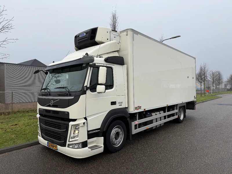 Refrigeraattori kuorma-auto Volvo FM 330 chereau 2015 + carrier 850: kuva Refrigeraattori kuorma-auto Volvo FM 330 chereau 2015 + carrier 850
