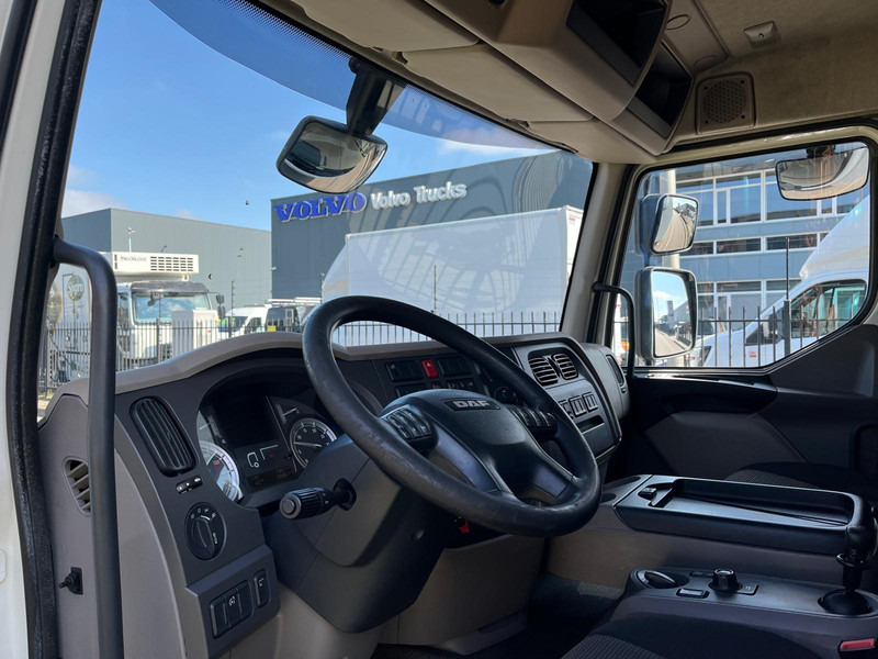 Interior photo 1: Umpikori kuorma-auto DAF LF 210, 210pk, Airco, Nav