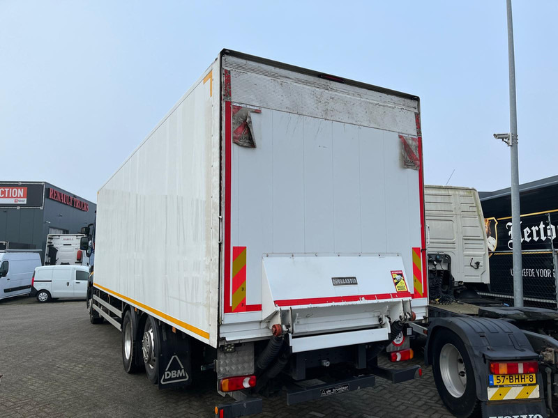 Umpikori kuorma-auto Renault T-11 SLEEPERCAB 380 P6X2 COMFORT: kuva Umpikori kuorma-auto Renault T-11 SLEEPERCAB 380 P6X2 COMFORT