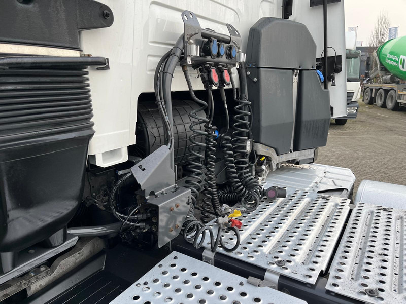 Vetopöytäauto Renault T-13 EVO 480 T4X2 X-LOW SLEEPERCAB: kuva Vetopöytäauto Renault T-13 EVO 480 T4X2 X-LOW SLEEPERCAB