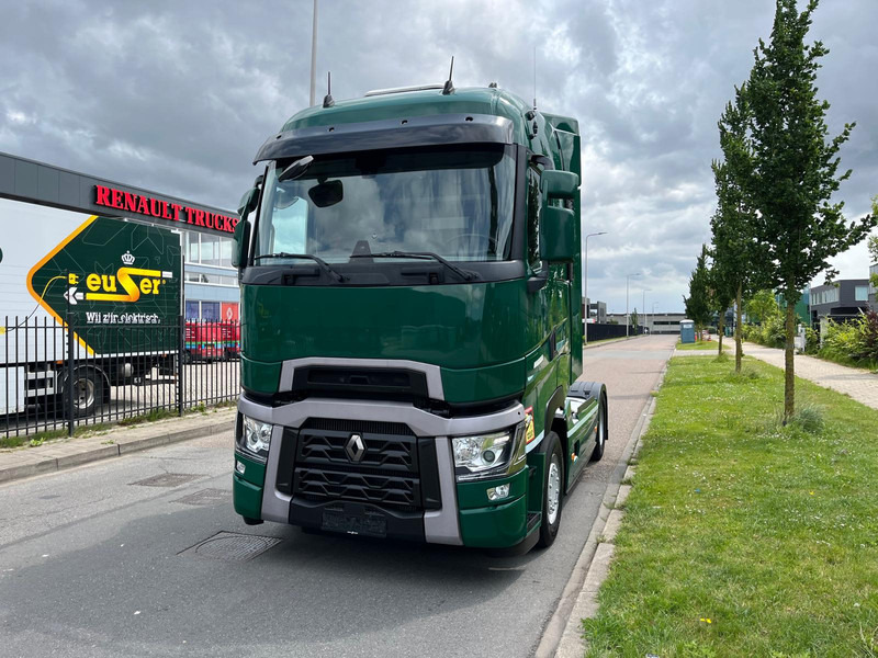 Renault T-13 High 480 T4x2, Highsleeper, Airco, Nav, Bluetooth - Vetopöytäauto: kuva Renault T-13 High 480 T4x2, Highsleeper, Airco, Nav, Bluetooth - Vetopöytäauto Renault T-13 High 480 T4x2, Highsleeper, Airco, Nav, Bluetooth - Vetopöytäauto: kuva Renault T-13 High 480 T4x2, Highsleeper, Airco, Nav, Bluetooth - Vetopöytäauto
