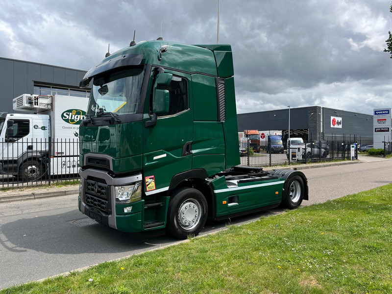 Renault T-13 High 480 T4x2, Highsleeper, Airco, Nav, Bluetooth - Vetopöytäauto: kuva Renault T-13 High 480 T4x2, Highsleeper, Airco, Nav, Bluetooth - Vetopöytäauto Renault T-13 High 480 T4x2, Highsleeper, Airco, Nav, Bluetooth - Vetopöytäauto: kuva Renault T-13 High 480 T4x2, Highsleeper, Airco, Nav, Bluetooth - Vetopöytäauto