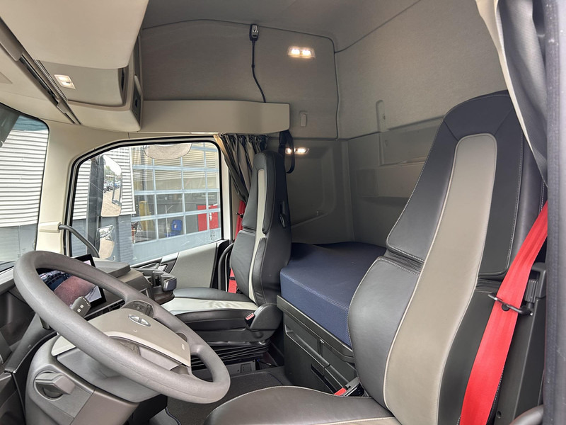 Vetopöytäauto Volvo FH: kuva Vetopöytäauto Volvo FH