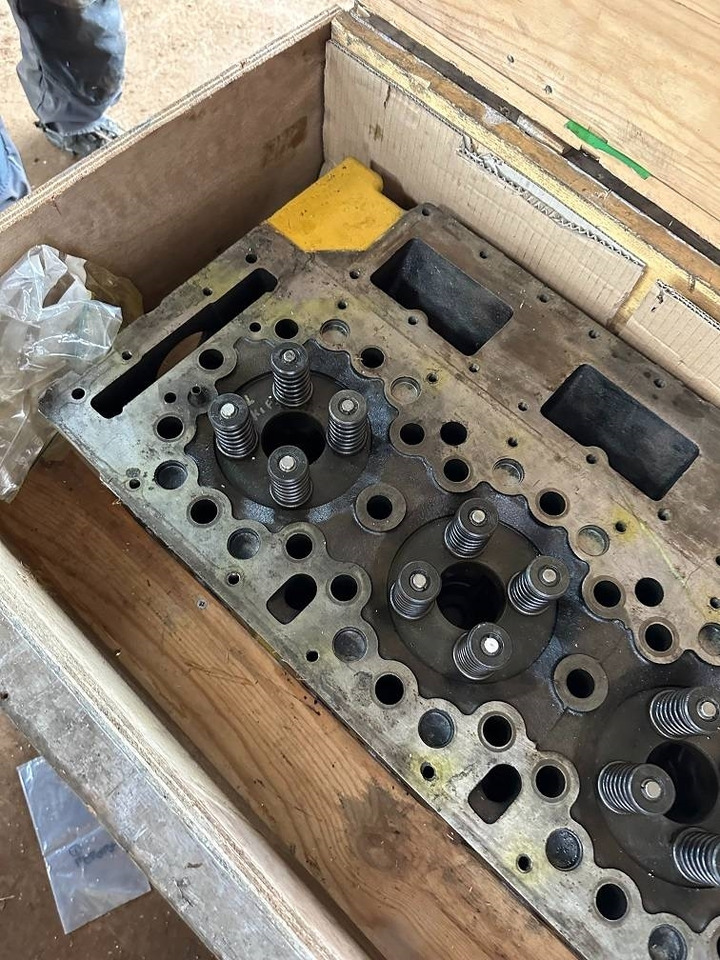 CAT 7N9532 7N-9532 cylinder head  - Moottori - Rakennuskoneet: kuva CAT 7N9532 7N-9532 cylinder head  - Moottori - Rakennuskoneet CAT 7N9532 7N-9532 cylinder head  - Moottori - Rakennuskoneet: kuva CAT 7N9532 7N-9532 cylinder head  - Moottori - Rakennuskoneet
