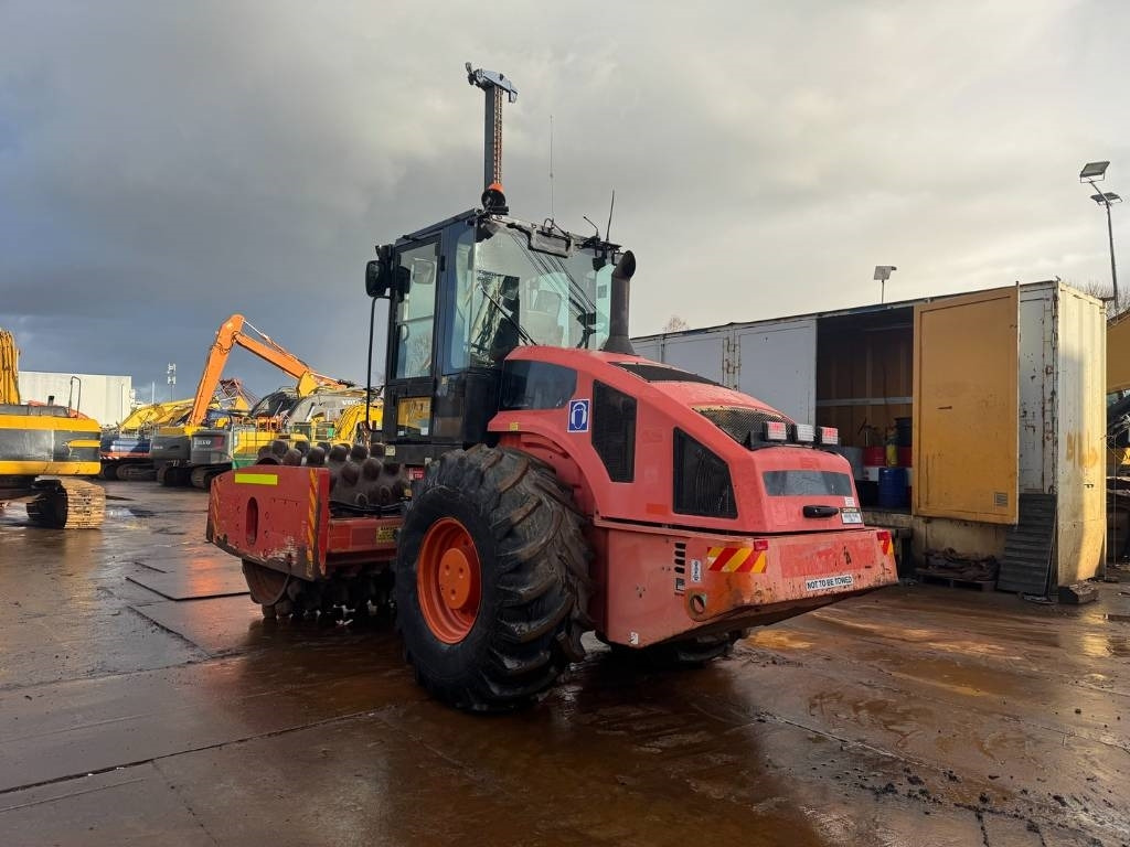 CAT CP 74 - Tiivistyskone: kuva CAT CP 74 - Tiivistyskone CAT CP 74 - Tiivistyskone: kuva CAT CP 74 - Tiivistyskone