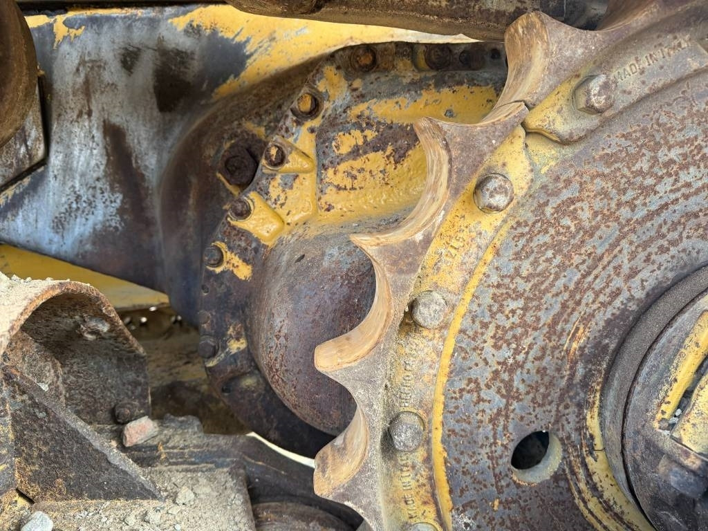 Puskutraktori CAT D 6 D: kuva Puskutraktori CAT D 6 D Puskutraktori CAT D 6 D: kuva Puskutraktori CAT D 6 D