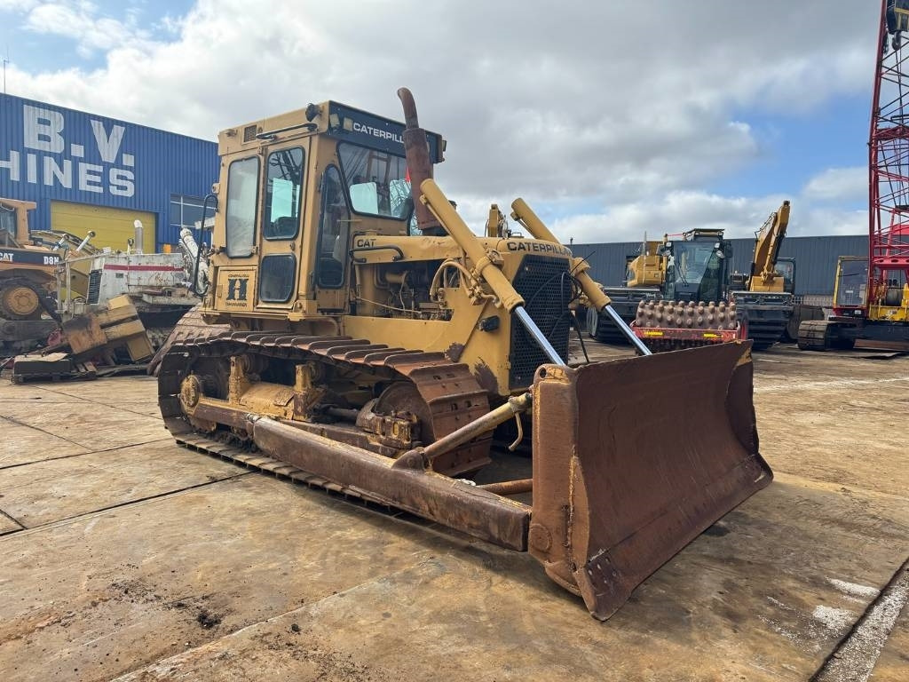 Puskutraktori CAT D 6 D: kuva Puskutraktori CAT D 6 D Puskutraktori CAT D 6 D: kuva Puskutraktori CAT D 6 D