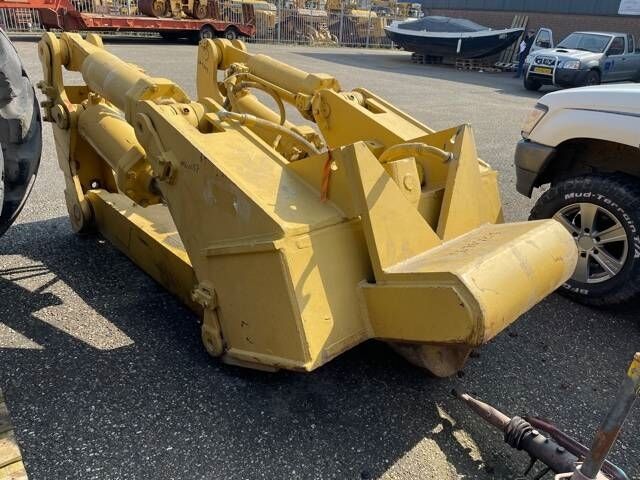 CAT D 8 R Ripper CAT D 8 R Ripper - Repijä - Rakennuskoneet: kuva CAT D 8 R Ripper CAT D 8 R Ripper - Repijä - Rakennuskoneet CAT D 8 R Ripper CAT D 8 R Ripper - Repijä - Rakennuskoneet: kuva CAT D 8 R Ripper CAT D 8 R Ripper - Repijä - Rakennuskoneet