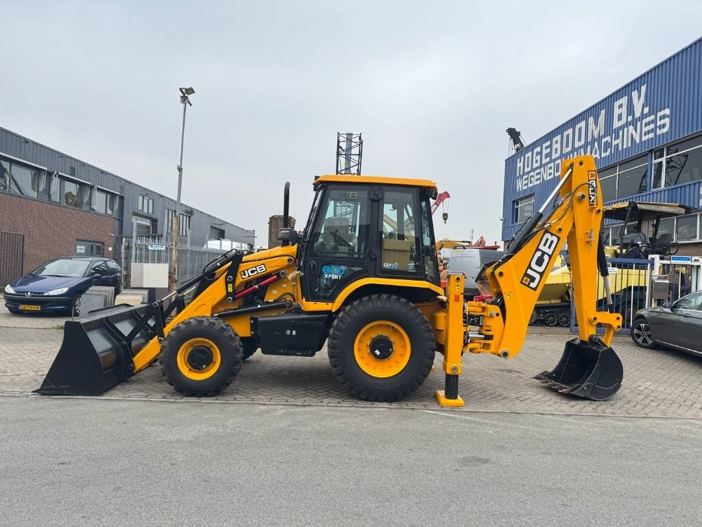 JCB 3 CX with hammer line ( UNUSED ) - Kaivuri-trukki: kuva JCB 3 CX with hammer line ( UNUSED ) - Kaivuri-trukki JCB 3 CX with hammer line ( UNUSED ) - Kaivuri-trukki: kuva JCB 3 CX with hammer line ( UNUSED ) - Kaivuri-trukki