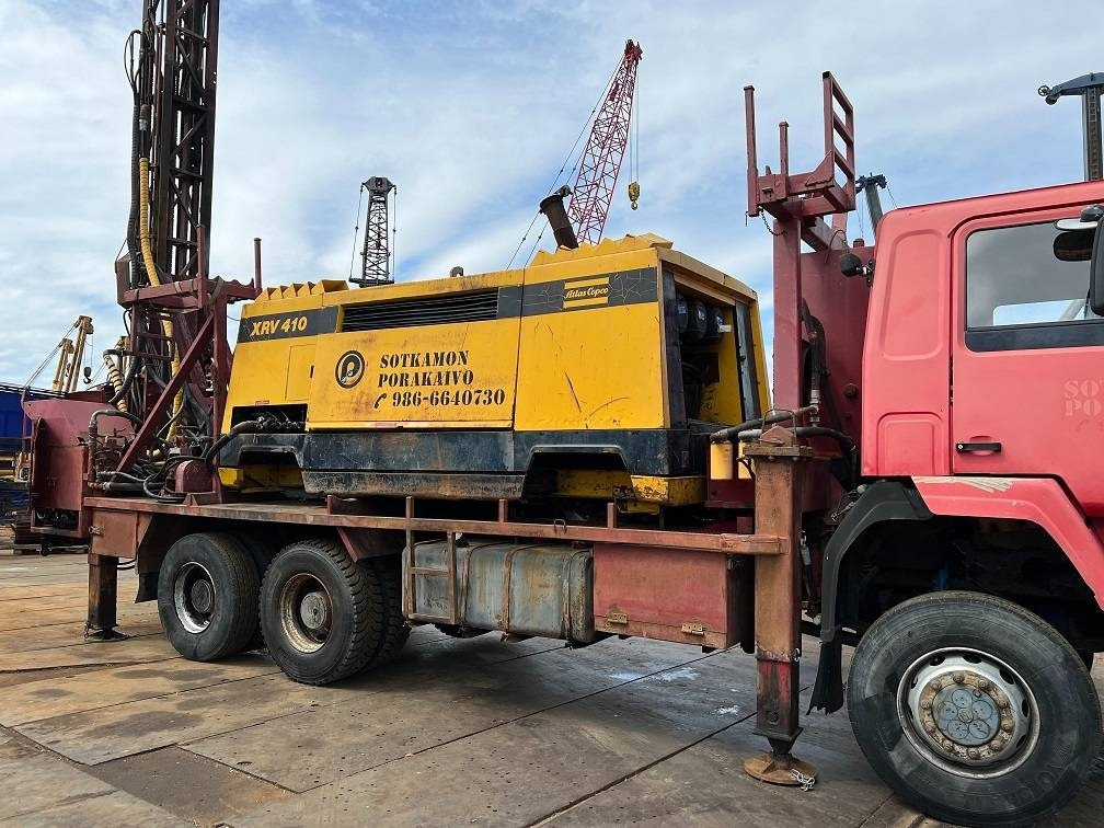 Sisu 12E480 6X6 WATER WELL DRILL ATLAS COPCO XRV410 (50 - Porakone: kuva Sisu 12E480 6X6 WATER WELL DRILL ATLAS COPCO XRV410 (50 - Porakone Sisu 12E480 6X6 WATER WELL DRILL ATLAS COPCO XRV410 (50 - Porakone: kuva Sisu 12E480 6X6 WATER WELL DRILL ATLAS COPCO XRV410 (50 - Porakone