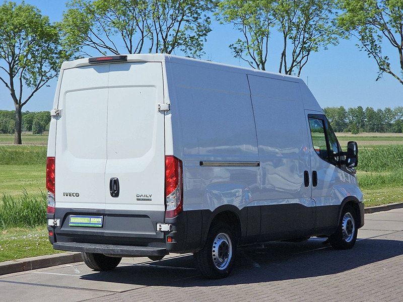 Iveco Daily 35S18 3.0Ltr 180Pk Airco! - Pakettiauto: kuva Iveco Daily 35S18 3.0Ltr 180Pk Airco! - Pakettiauto Iveco Daily 35S18 3.0Ltr 180Pk Airco! - Pakettiauto: kuva Iveco Daily 35S18 3.0Ltr 180Pk Airco! - Pakettiauto