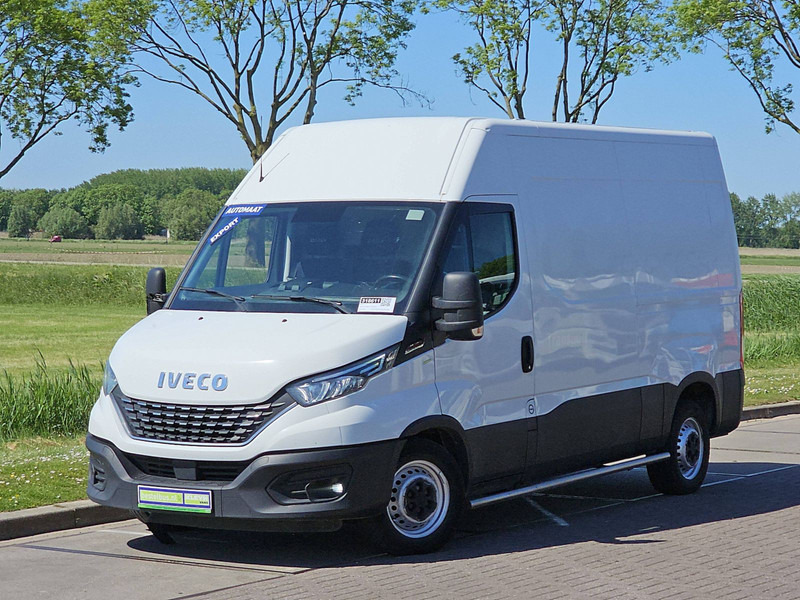Iveco Daily 35S18 3.0Ltr 180Pk Airco! - Pakettiauto: kuva Iveco Daily 35S18 3.0Ltr 180Pk Airco! - Pakettiauto Iveco Daily 35S18 3.0Ltr 180Pk Airco! - Pakettiauto: kuva Iveco Daily 35S18 3.0Ltr 180Pk Airco! - Pakettiauto