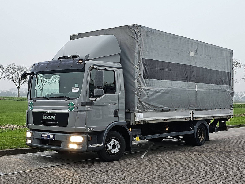 MAN 8.220 TGL MANUAL LIFT AIRCO - Pressukapelli kuorma-auto: kuva MAN 8.220 TGL MANUAL LIFT AIRCO - Pressukapelli kuorma-auto MAN 8.220 TGL MANUAL LIFT AIRCO - Pressukapelli kuorma-auto: kuva MAN 8.220 TGL MANUAL LIFT AIRCO - Pressukapelli kuorma-auto