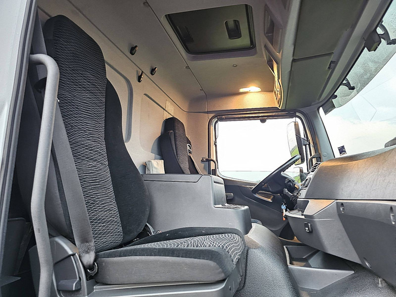 Interior photo 1: Umpikori kuorma-auto Mercedes-Benz ATEGO 1524 AIRCO LIFT AHK