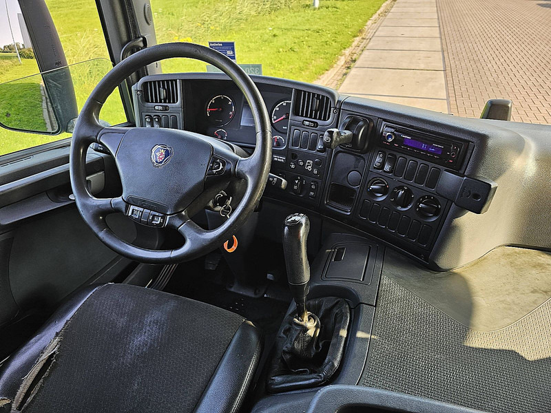Pressukapelli kuorma-auto Scania P360 2500 kg lift: kuva Pressukapelli kuorma-auto Scania P360 2500 kg lift