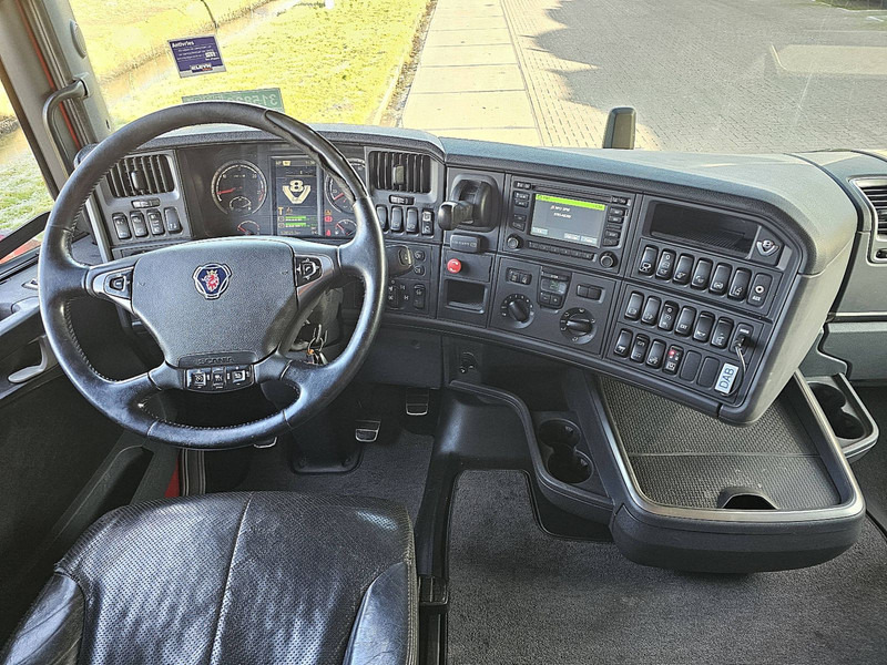 Interior photo 1: Kippiauto kuorma-auto Scania R580 HL V8 6X4 RETARDER