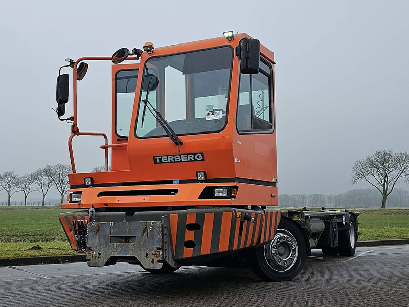 Terberg BC 182 UMSETZER BDF + YARD TRACTOR - Konttialus/ Vaihtokuormatilat kuorma-auto: kuva Terberg BC 182 UMSETZER BDF + YARD TRACTOR - Konttialus/ Vaihtokuormatilat kuorma-auto Terberg BC 182 UMSETZER BDF + YARD TRACTOR - Konttialus/ Vaihtokuormatilat kuorma-auto: kuva Terberg BC 182 UMSETZER BDF + YARD TRACTOR - Konttialus/ Vaihtokuormatilat kuorma-auto