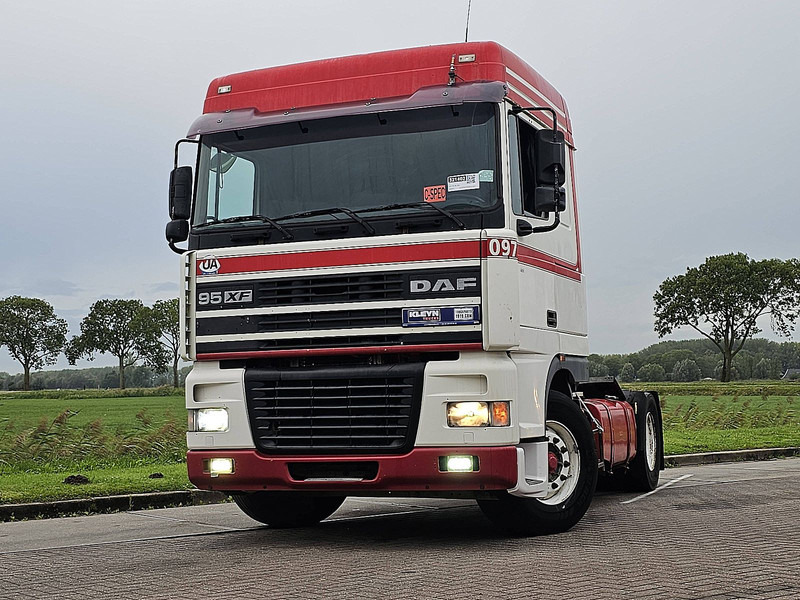 DAF XF 95.380 SPACECAB EURO 2 - Vetopöytäauto: kuva DAF XF 95.380 SPACECAB EURO 2 - Vetopöytäauto DAF XF 95.380 SPACECAB EURO 2 - Vetopöytäauto: kuva DAF XF 95.380 SPACECAB EURO 2 - Vetopöytäauto