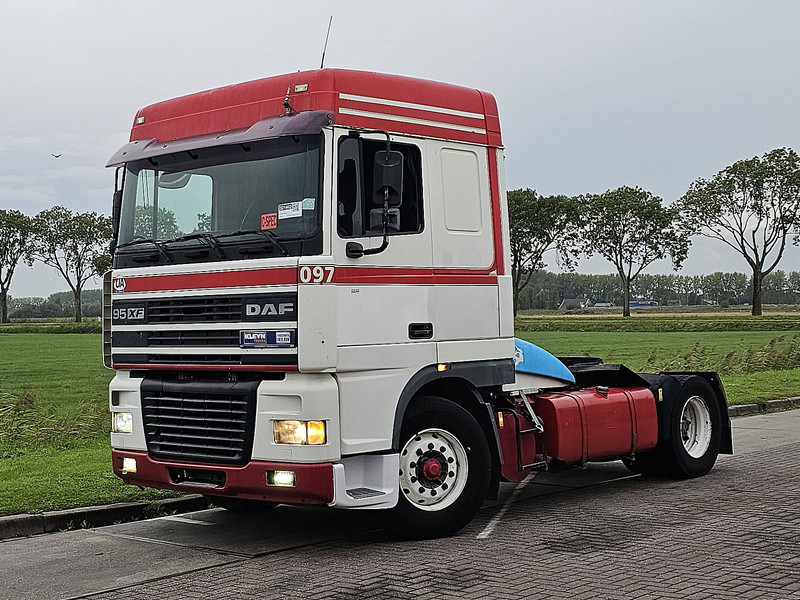 DAF XF 95.380 SPACECAB EURO 2 - Vetopöytäauto: kuva DAF XF 95.380 SPACECAB EURO 2 - Vetopöytäauto DAF XF 95.380 SPACECAB EURO 2 - Vetopöytäauto: kuva DAF XF 95.380 SPACECAB EURO 2 - Vetopöytäauto