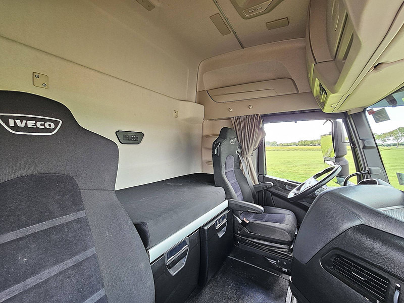 Vetopöytäauto Iveco S-WAY AS440S51 2x tank,frigo: kuva Vetopöytäauto Iveco S-WAY AS440S51 2x tank,frigo