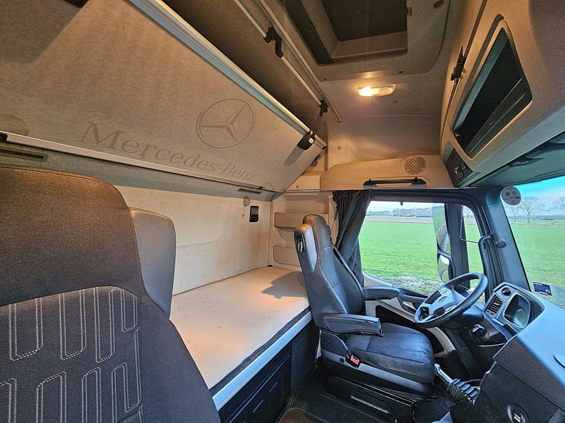 Vetopöytäauto Mercedes-Benz ACTROS 1843 LS: kuva Vetopöytäauto Mercedes-Benz ACTROS 1843 LS