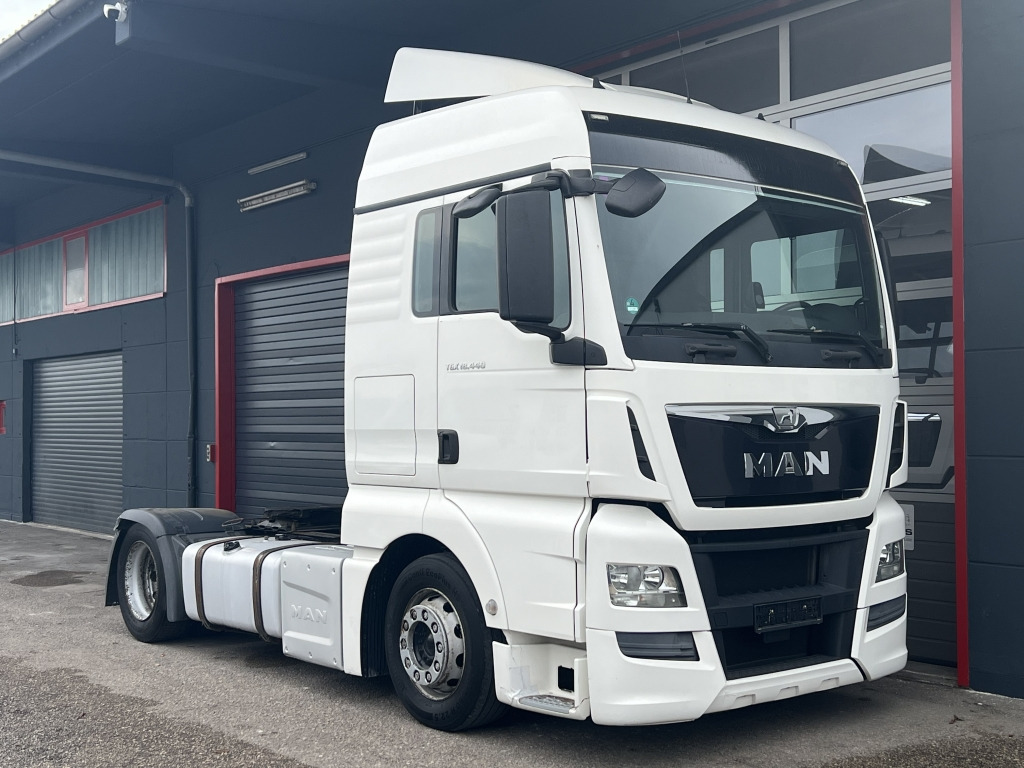 MAN TGX 18.440 Klimaautomatik Tempomat Motorbremse - Vetopöytäauto: kuva MAN TGX 18.440 Klimaautomatik Tempomat Motorbremse - Vetopöytäauto MAN TGX 18.440 Klimaautomatik Tempomat Motorbremse - Vetopöytäauto: kuva MAN TGX 18.440 Klimaautomatik Tempomat Motorbremse - Vetopöytäauto