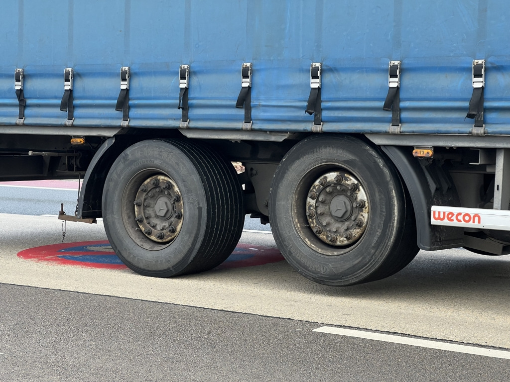 Wecon AZ218LN Jumbo Tandem 7,6m P+P Luftfederung - Pressukapelliperävaunu: kuva Wecon AZ218LN Jumbo Tandem 7,6m P+P Luftfederung - Pressukapelliperävaunu Wecon AZ218LN Jumbo Tandem 7,6m P+P Luftfederung - Pressukapelliperävaunu: kuva Wecon AZ218LN Jumbo Tandem 7,6m P+P Luftfederung - Pressukapelliperävaunu