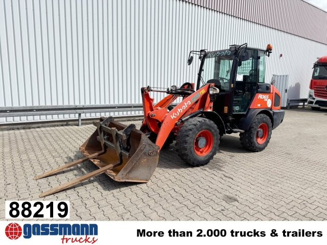 Kubota R065 4x4, Palettengabel, ca. 1.733 Betr.-Std. - Pyöräkuormaaja: kuva Kubota R065 4x4, Palettengabel, ca. 1.733 Betr.-Std. - Pyöräkuormaaja Kubota R065 4x4, Palettengabel, ca. 1.733 Betr.-Std. - Pyöräkuormaaja: kuva Kubota R065 4x4, Palettengabel, ca. 1.733 Betr.-Std. - Pyöräkuormaaja