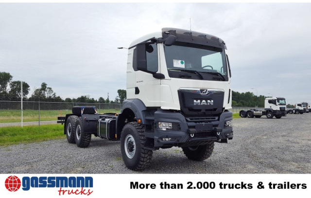MAN TGS 33.440 6x6 BB CH, Euro2, Einzelbereifung - Kuorma-auto alusta: kuva MAN TGS 33.440 6x6 BB CH, Euro2, Einzelbereifung - Kuorma-auto alusta MAN TGS 33.440 6x6 BB CH, Euro2, Einzelbereifung - Kuorma-auto alusta: kuva MAN TGS 33.440 6x6 BB CH, Euro2, Einzelbereifung - Kuorma-auto alusta