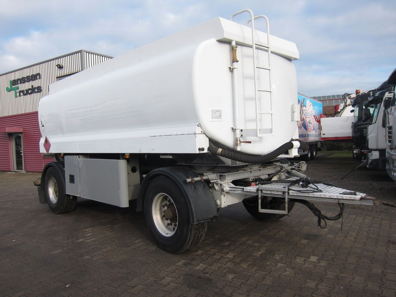 Lindner & Fischer 18400ltr 3 Kammern Oben-Unten - Säiliöperävaunu: kuva Lindner & Fischer 18400ltr 3 Kammern Oben-Unten - Säiliöperävaunu Lindner & Fischer 18400ltr 3 Kammern Oben-Unten - Säiliöperävaunu: kuva Lindner & Fischer 18400ltr 3 Kammern Oben-Unten - Säiliöperävaunu