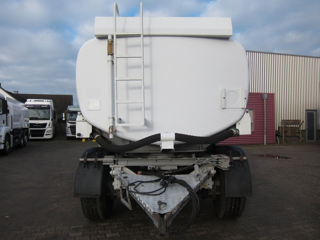 Lindner & Fischer 18400ltr 3 Kammern Oben-Unten - Säiliöperävaunu: kuva Lindner & Fischer 18400ltr 3 Kammern Oben-Unten - Säiliöperävaunu Lindner & Fischer 18400ltr 3 Kammern Oben-Unten - Säiliöperävaunu: kuva Lindner & Fischer 18400ltr 3 Kammern Oben-Unten - Säiliöperävaunu