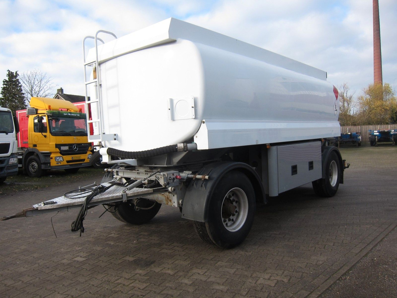 Lindner & Fischer 18400ltr 3 Kammern Oben-Unten - Säiliöperävaunu: kuva Lindner & Fischer 18400ltr 3 Kammern Oben-Unten - Säiliöperävaunu Lindner & Fischer 18400ltr 3 Kammern Oben-Unten - Säiliöperävaunu: kuva Lindner & Fischer 18400ltr 3 Kammern Oben-Unten - Säiliöperävaunu