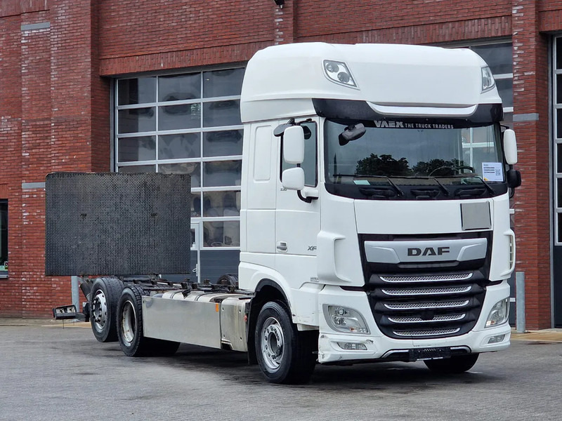 DAF XF 530 SuperSpaceCab 6x2*4 - Chassis 740 cm - Loadlift - Steering axle - Leather - - Kuorma-auto alusta: kuva DAF XF 530 SuperSpaceCab 6x2*4 - Chassis 740 cm - Loadlift - Steering axle - Leather - - Kuorma-auto alusta DAF XF 530 SuperSpaceCab 6x2*4 - Chassis 740 cm - Loadlift - Steering axle - Leather - - Kuorma-auto alusta: kuva DAF XF 530 SuperSpaceCab 6x2*4 - Chassis 740 cm - Loadlift - Steering axle - Leather - - Kuorma-auto alusta