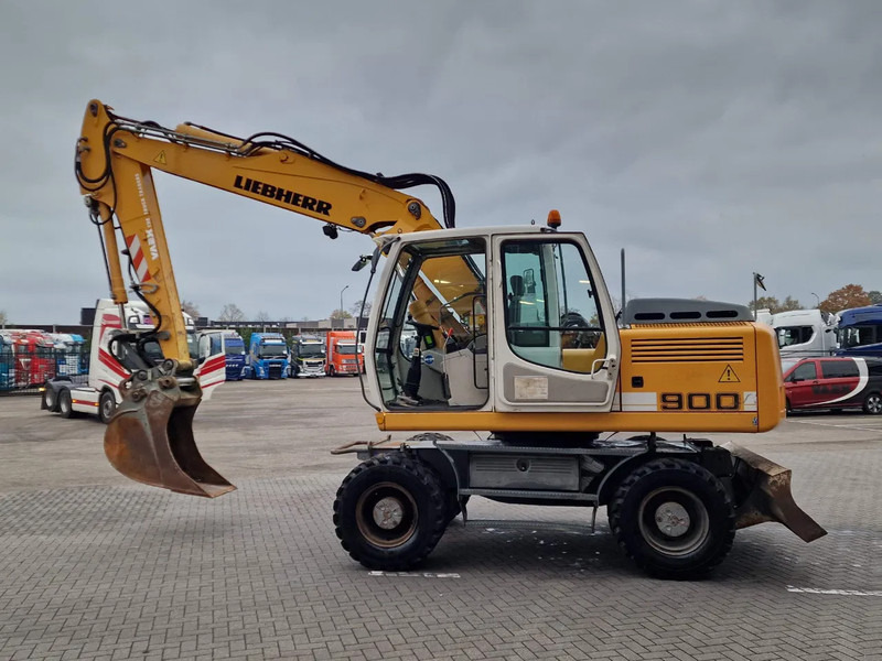 Liebherr A900C - 95 KW - Central Greasing - - Pyöräalustainen kaivinkone: kuva Liebherr A900C - 95 KW - Central Greasing - - Pyöräalustainen kaivinkone Liebherr A900C - 95 KW - Central Greasing - - Pyöräalustainen kaivinkone: kuva Liebherr A900C - 95 KW - Central Greasing - - Pyöräalustainen kaivinkone