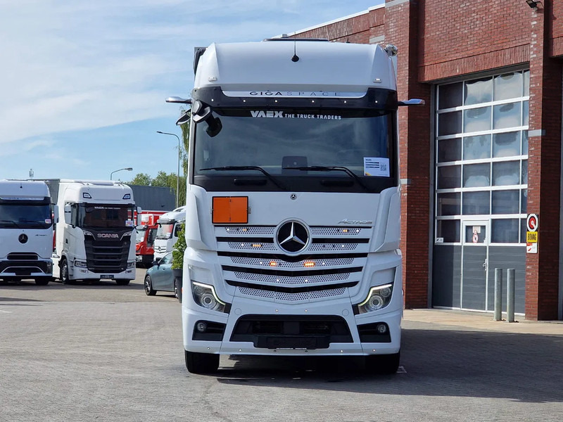 Mercedes-Benz Actros 2545 6x2*4 - Box with sidedoors - Loadlift - Steering axle - Full air - Camera - Umpikori kuorma-auto: kuva Mercedes-Benz Actros 2545 6x2*4 - Box with sidedoors - Loadlift - Steering axle - Full air - Camera - Umpikori kuorma-auto Mercedes-Benz Actros 2545 6x2*4 - Box with sidedoors - Loadlift - Steering axle - Full air - Camera - Umpikori kuorma-auto: kuva Mercedes-Benz Actros 2545 6x2*4 - Box with sidedoors - Loadlift - Steering axle - Full air - Camera - Umpikori kuorma-auto