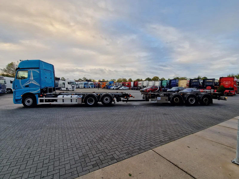 Mercedes-Benz Actros 2553 6x2 - BDF - Retarder - 4.90 WB - Full air + Fliegl trailer 2017 - Konttialus/ Vaihtokuormatilat kuorma-auto: kuva Mercedes-Benz Actros 2553 6x2 - BDF - Retarder - 4.90 WB - Full air + Fliegl trailer 2017 - Konttialus/ Vaihtokuormatilat kuorma-auto Mercedes-Benz Actros 2553 6x2 - BDF - Retarder - 4.90 WB - Full air + Fliegl trailer 2017 - Konttialus/ Vaihtokuormatilat kuorma-auto: kuva Mercedes-Benz Actros 2553 6x2 - BDF - Retarder - 4.90 WB - Full air + Fliegl trailer 2017 - Konttialus/ Vaihtokuormatilat kuorma-auto